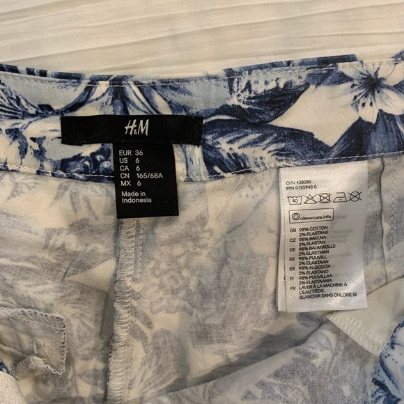 Floral shorts - Picture 2 of 2